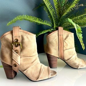 Nine West taupe boots size 71/2